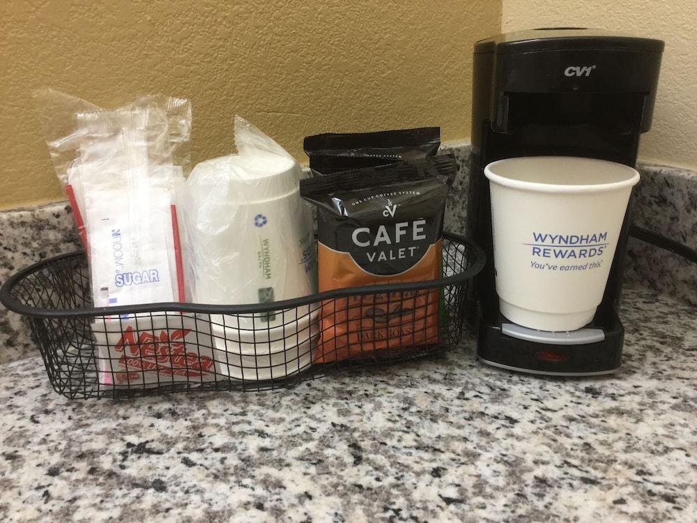 Days Inn By Wyndham Augusta Near Fort Gordon מראה חיצוני תמונה